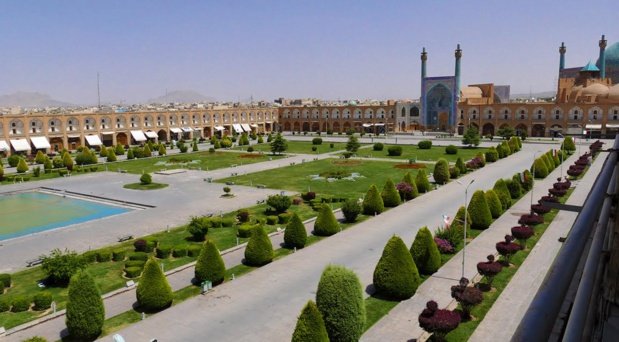 Avec ses 512 m de long sur 163 de large, l’ex-Place Royale d’Ispahan est la deuxième du monde par  sa taille, après Tienanmen - Photo Bernard Moulin