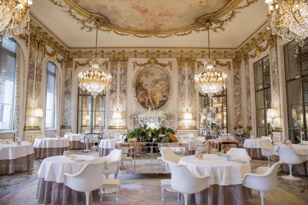 La plupart de ses établissements jouissent d'un cadre exceptionnel. Citons notamment Le Meurice, puisant son inspiration dans le Salon de la Paix du château de Versailles - Photo de P Monetta