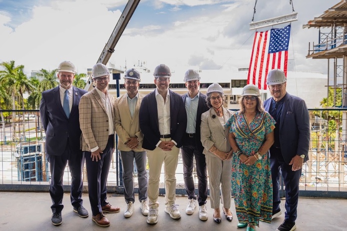 Le Grand Hyatt Miami Beach franchit une nouvelle étape avec la pose de sa dernière poutre - Photo : Greater Miami Convention & Visitors Bureau