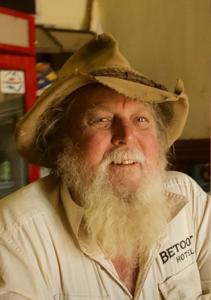 Robert « Robbo » Haken, au Betoota Hotel : « More French people ! Tell them to come over here. » - Photo : Sébastien Cros / WeTravelAustralia
