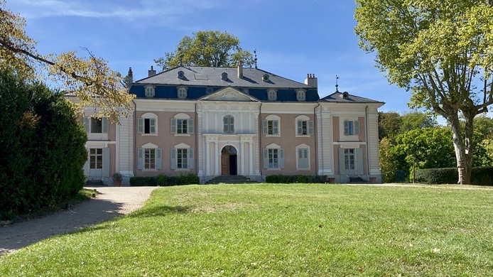 Vue extérieure du château de Voltaire à Ferney - Photo :  PB