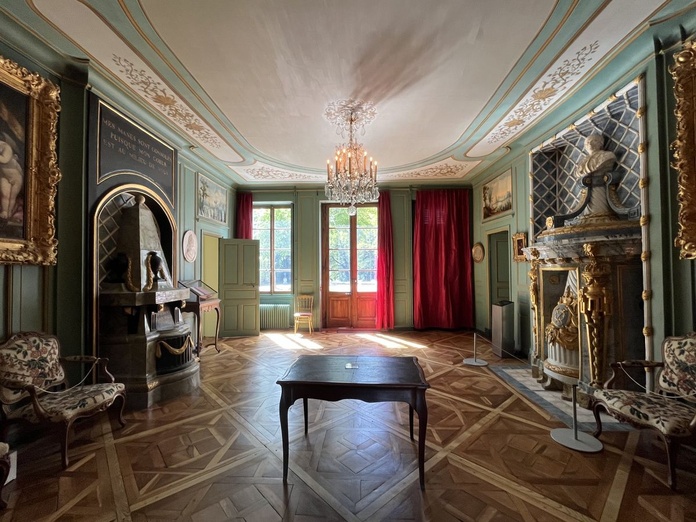 Dans le château de Voltaire, des décors encore très XVIIIe - Photo :  PB