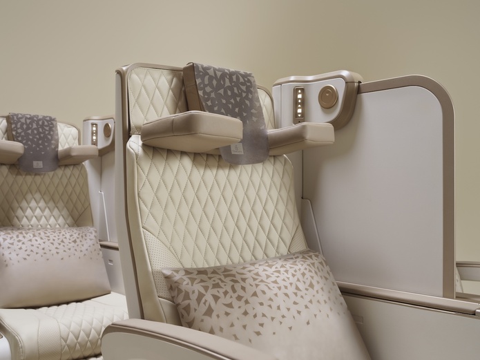 Emirates poursuit le déploiement de sa Classe Économie Premium avec un nouveau siège à commandes électriques - Photo : Emirates