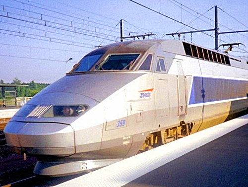 Bretagne : un TGV percute une plaque de béton entre Quimper et Rennes