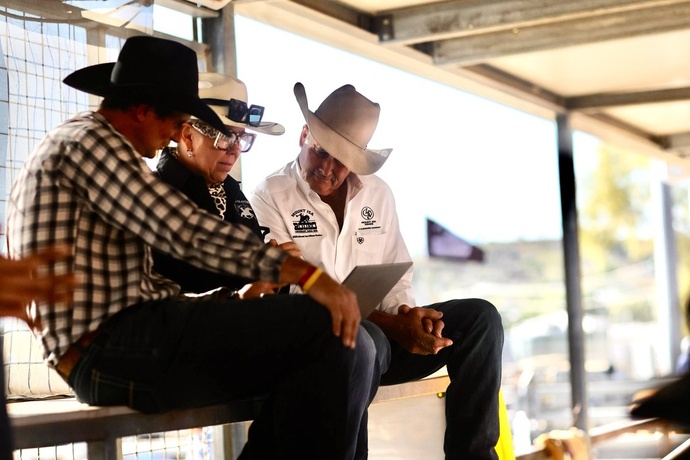 À Mount Isa, Kath Rose fait partie de ces femmes qui portent aujourd’hui l’identité, les événements et l’énergie des communautés de l’Outback - Photo : Sébastien Cros, WeTravelAustralia