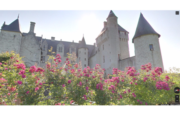 La vallée de la Loire reçoit chaque année des centaines de milliers de visiteurs. Et grâce au numérique, le nombre pourrait exploser ! (c) Château de Chambord Institut Culturel de Google