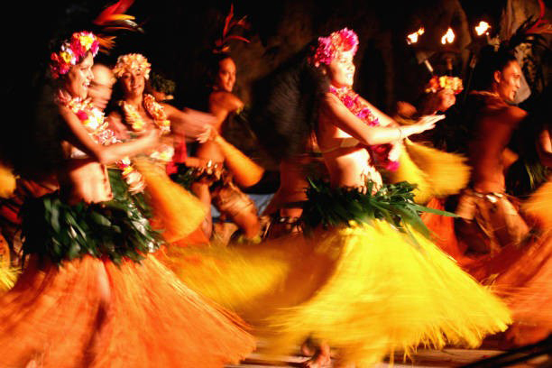 Groupe de danse à l’Intercontinental Tahiti © Darrell Gulin