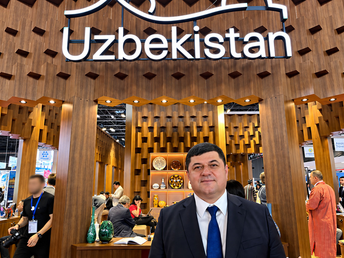Soukhrobjon Bobokalonov, sur le stand de son pays à l'IFTM © PB