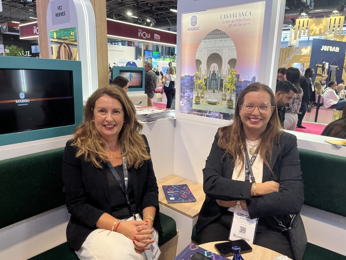 A l'IFTM, sur le stand du CRT de Casablanca, Alaf Cheham, présidente de la commission marketing/communication (à g.) et (à d.), Bouchra Taibi, directrice du CRT. © PB