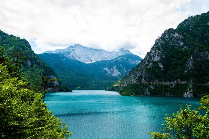 Le Monténégro combine un littoral très diversifié, des montagnes, des lacs, des villes historiques et un important patrimoine culturel - DepositPhotos.com, IuliiaVerstaBO