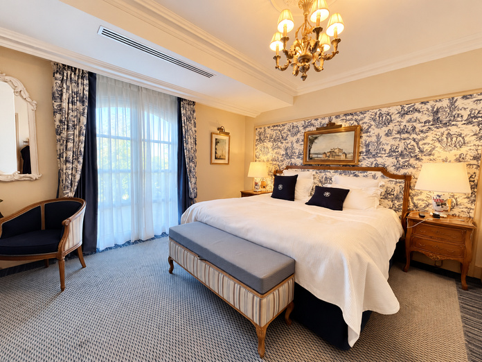 Dans les chambres de l'Auberge du Jeu de Paume, l'élégance de la toile de Jouy - Photo : PB Dans les chambres de l'Auberge du Jeu de Paume, l'élégance de la toile de Jouy - Photo : PB
