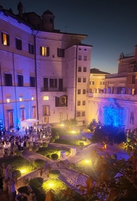 Réception dans le jardin du Palazzo Borghese, vue depuis la terrasse de la suite Borghese au Vilòn - Photo : Sébastien Cros