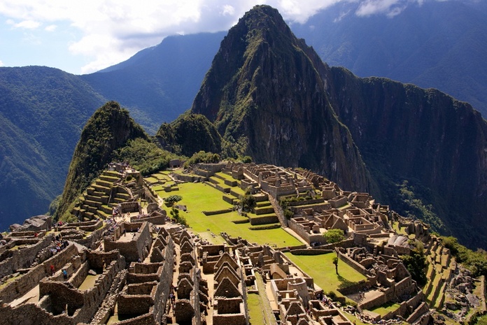 L'accès au Machu Picchu est limité à 4 500 visiteurs par jour la majeure partie de l'année, avec des hausses possibles jusqu'à 5 600 personnes par jour en haute saison touristique. @depositphotos/luq1