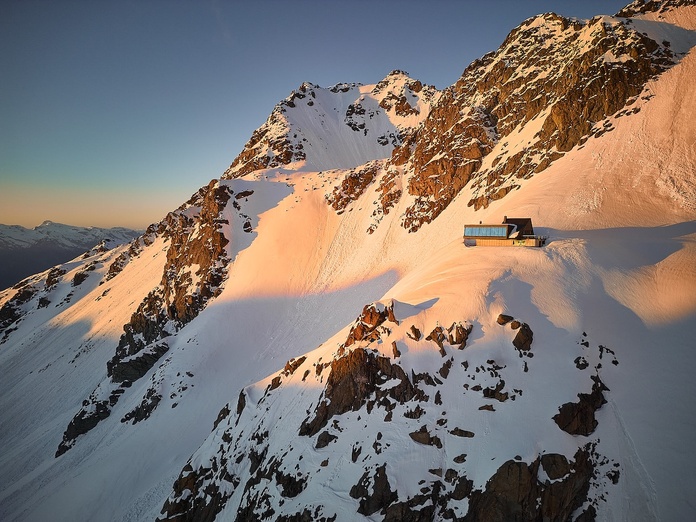 Cabane Tortin imagery courtesy of @albrechtvoss