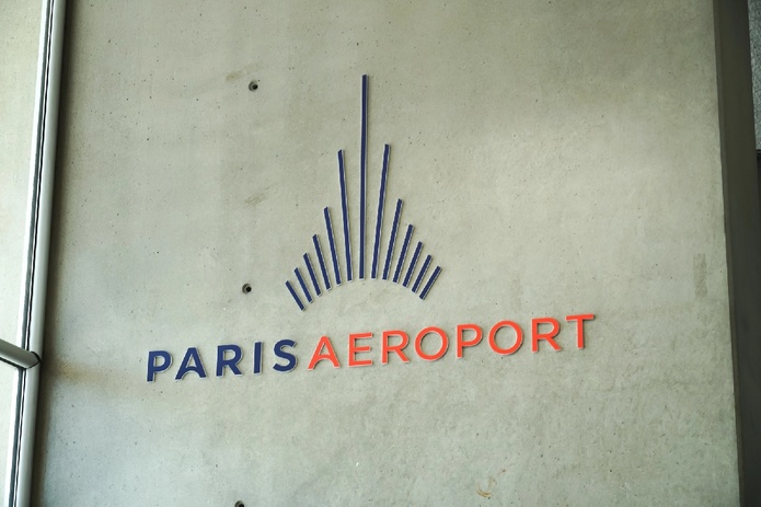 Les aéroports français dénoncent le projet de hausse de taxe du PLF 2027 - Depositphotos.com Auteur info.cineberg.com