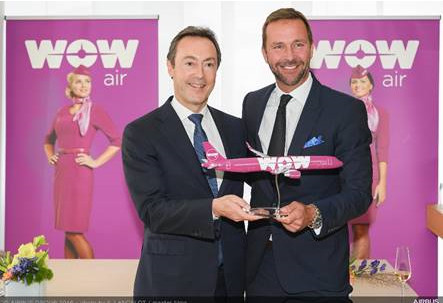 Fabrice Brégier, PDG d’Airbus, et Skúli Mogensen, PDG de WOW Air - Photo : Airbus