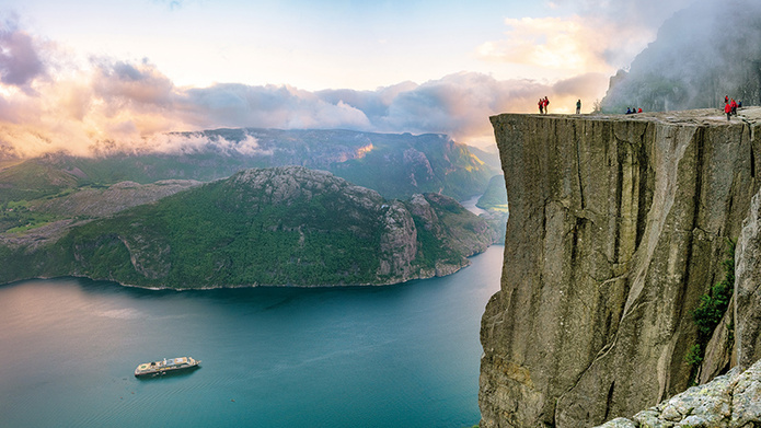 Lysefjord © Hurtigruten / Tommy Simonsen Lysefjord © Hurtigruten / Tommy Simonsen