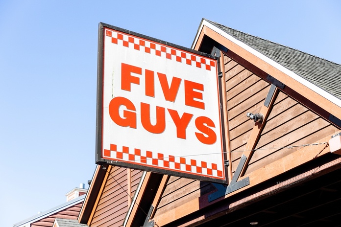 Travelmation s’associe à Five Guys Vegas pour organiser des mariages dans deux restaurants de l’enseigne.@depositphotos/j.hendrickson3 Travelmation s’associe à Five Guys Vegas pour organiser des mariages dans deux restaurants de l’enseigne.@depositphotos/j.hendrickson3