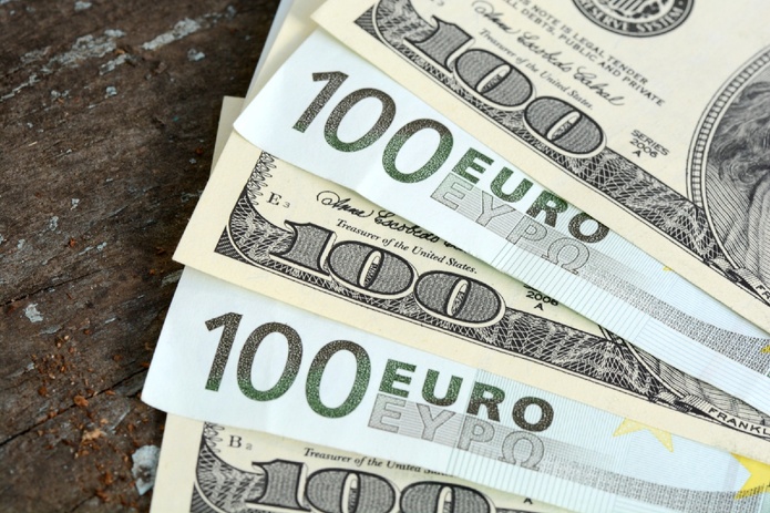 Taux de change : le dollar recule, l’euro sous pression - Depositphotos.com Auteur fotoscool