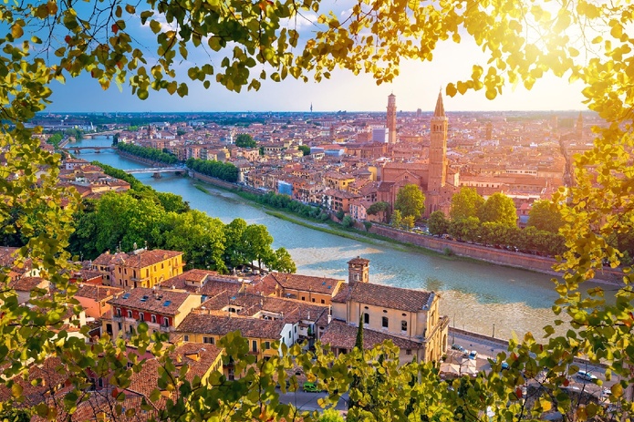 Tourisme en Europe : la demande d’hébergement devrait bondir de 32 % d’ici 2036 - Depositphotos.com Auteur xbrchx