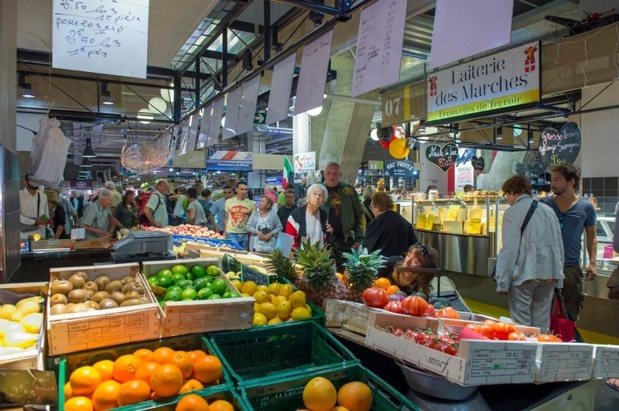 Le marché des Halles a été modifié, il est encadré d’enseignes  plus « commerciales » mais reste un pôle d’échanges majeur - DR : J.-F.R.