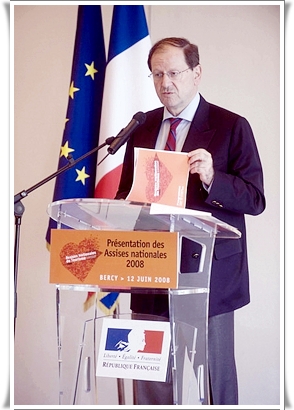 Hervé Novelli, lors des Assises du tourisme à Paris