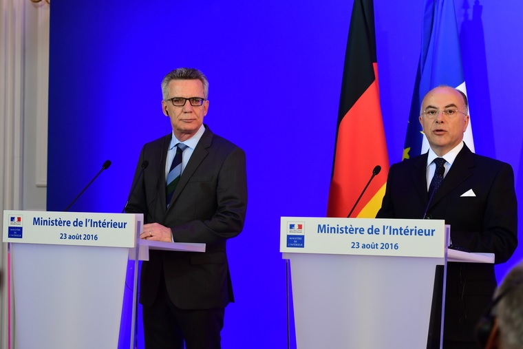 Thomas de Maizière, ministre de l'Intérieur de la République Fédérale d'Allemagne et Bernard Cazeneuve, ministre français de l’Intérieur - DR : Ministère de l'Intérieur