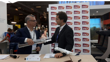 LATAM Airlines et la SNCF ont signé leur accord sur TGV Air à l'occasion de l'IFTM-Top Resa 2016 - Photo : LATAM Airlines
