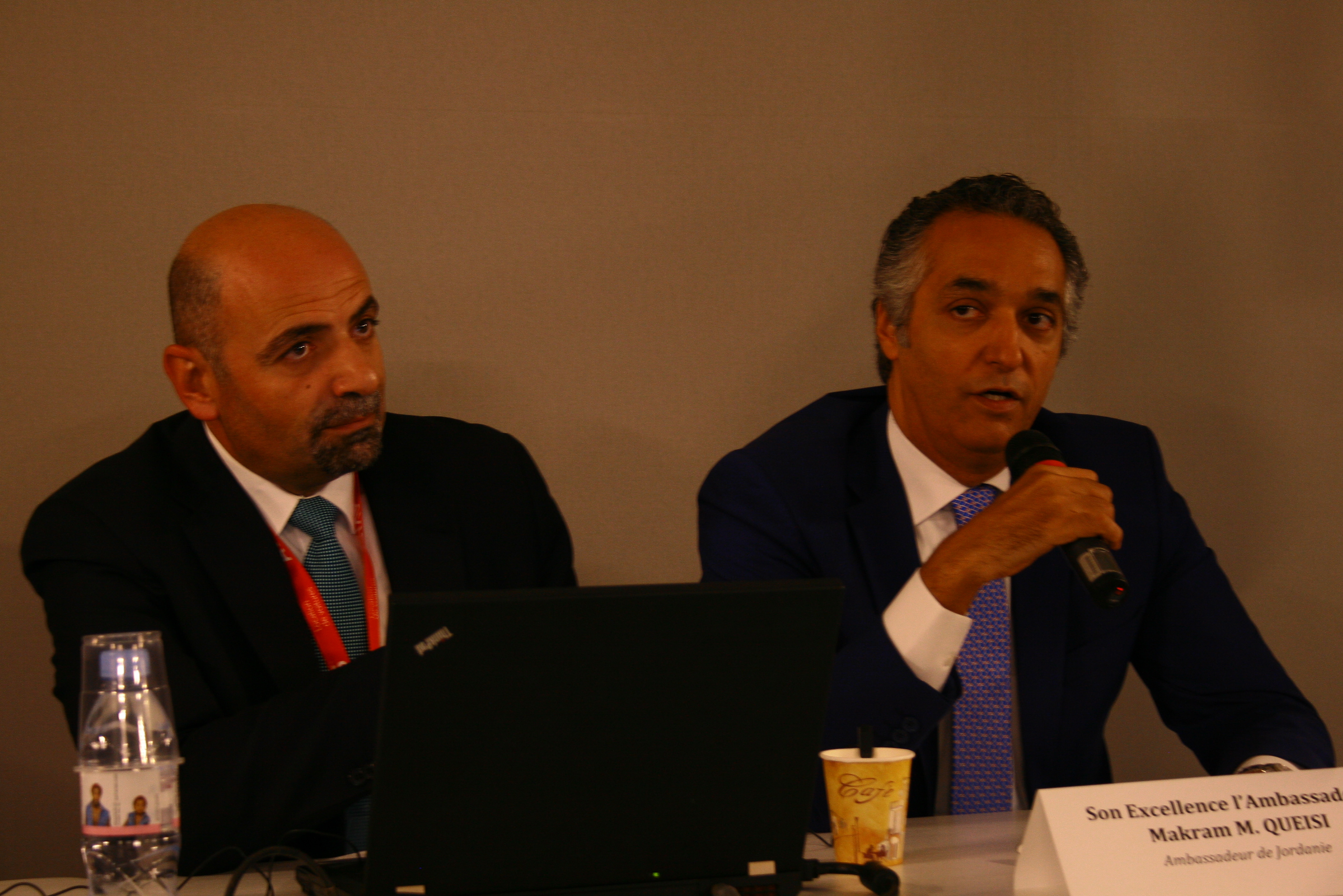 Conférence de presse Jordanie à l’IFTM Top Résa 2016. De gauche à droite, Dr Abed Al Razzaq Arabiyat, directeur de l’OT de Jordanie, et son excellence Makram M. Queisi, ambassadeur de Jordanie. DR - HL Conférence de presse Jordanie à l’IFTM Top Résa 2016. De gauche à droite, Dr Abed Al Razzaq Arabiyat, directeur de l’OT de Jordanie, et son excellence Makram M. Queisi, ambassadeur de Jordanie. DR - HL
