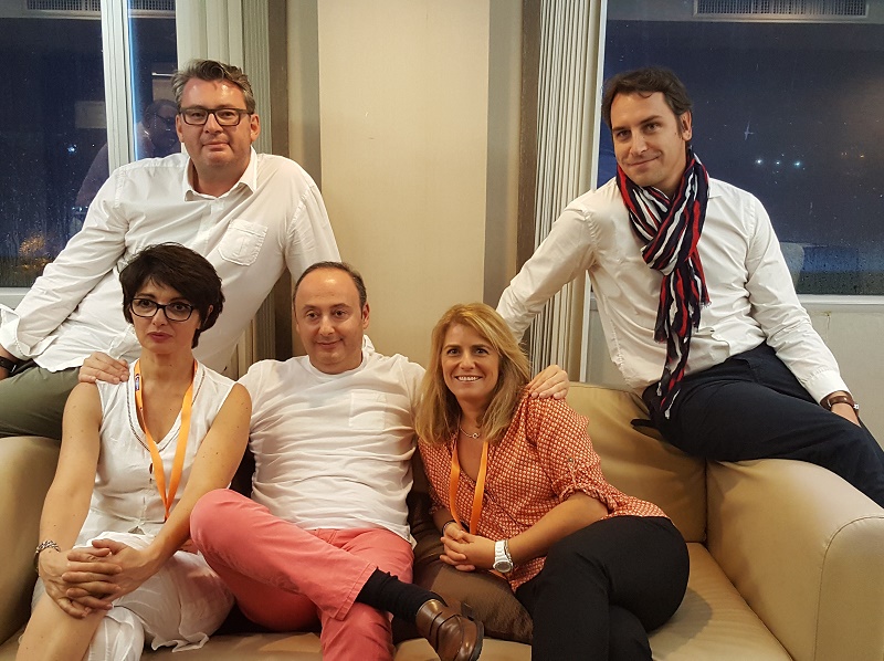 Laurent Abitbol (au centre) entouré (de g. à dr.) par Laurent Maucort, Carole Cresson Giraud, Cécile Eglessies et Rémy Pons - DR : A.B. Laurent Abitbol (au centre) entouré (de g. à dr.) par Laurent Maucort, Carole Cresson Giraud, Cécile Eglessies et Rémy Pons - DR : A.B.