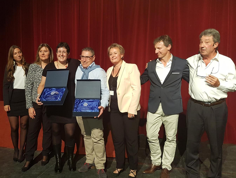 Les deux meilleurs vendeurs du réseau ont été récompensés. Florence Chenu, meilleure vendeuse centre d'appels avec 1,2M€ et Ian Maguerot meilleur vendeur agence (Kuoni Lyon) avec 911K€ - Photo CE