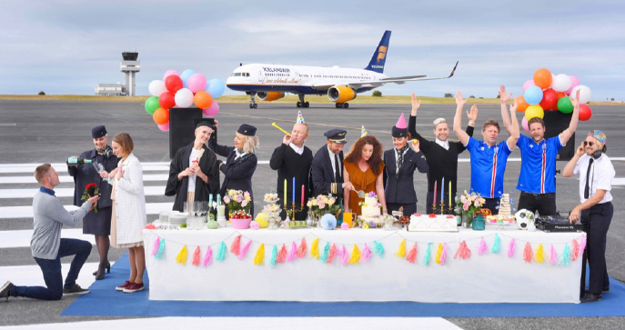 Avec "Celebration Stopover Buddy", les passagers d'Icelandair peuvent découvrir le quotidien des Islandais et en profiter pour célébrer un événement personnel - Photo : Icelandair Avec "Celebration Stopover Buddy", les passagers d'Icelandair peuvent découvrir le quotidien des Islandais et en profiter pour célébrer un événement personnel - Photo : Icelandair