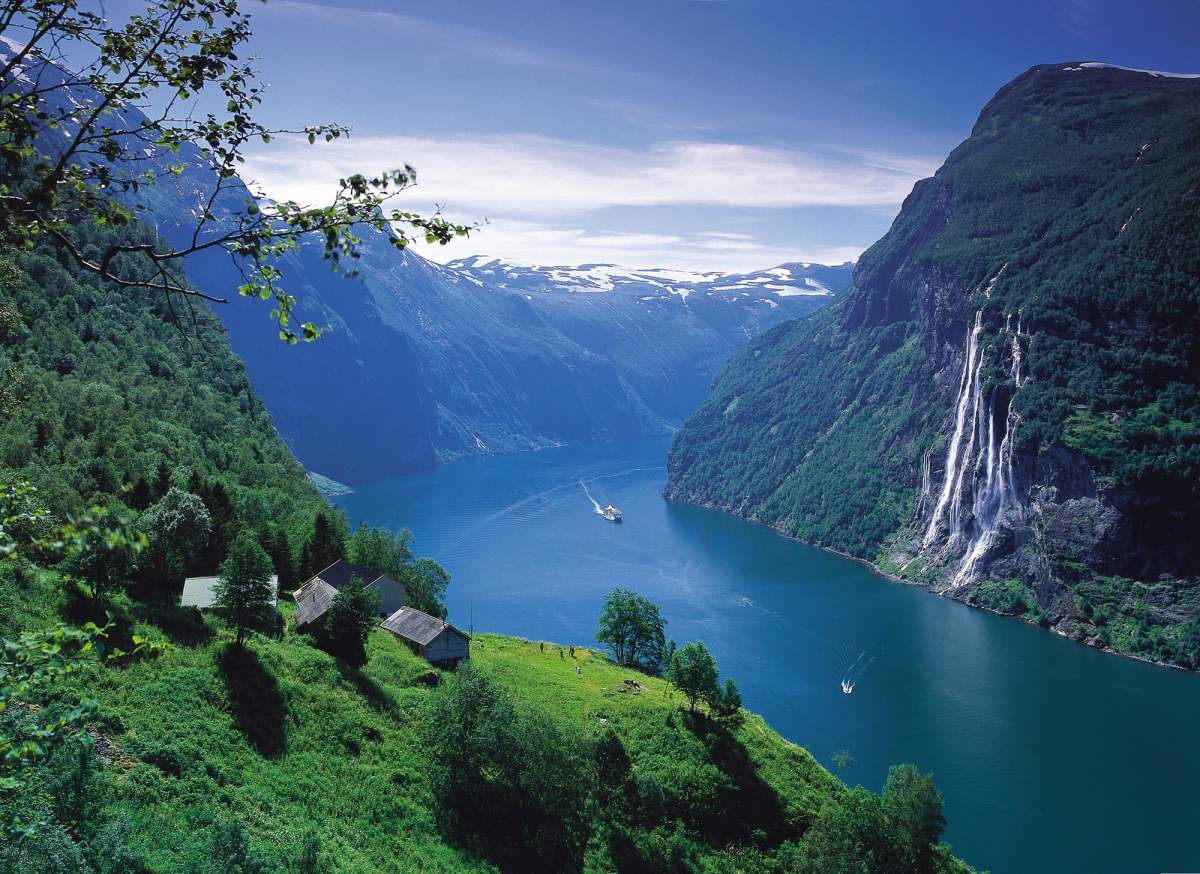 Le fjord Geiranger, les cascades des Septs Soeurs, les neiges éternelles. L'un des sites les plus spectaculaires et les plus délèbres de Norvège. Il est inscrit sur la liste du Patrimoine Mondial de l'Unesco. Photo Innovation Norway.