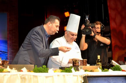 "Bravo Chef" est mis en scène comme une émission de télé-réalité avec le directeur de croisière comme présentateur - Photo : Costa Croisières