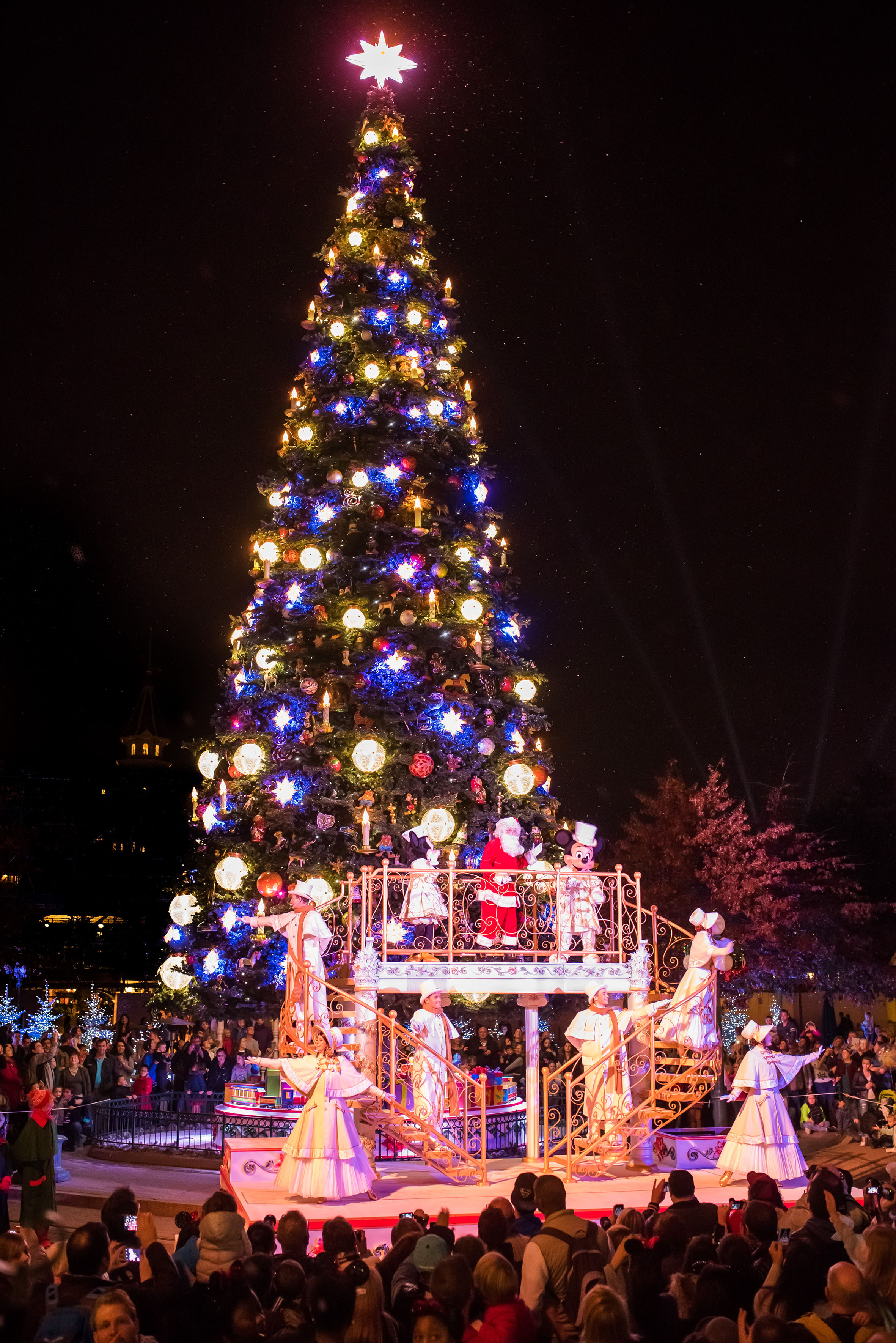 Sapin De Noel A Disneyland Disneyland Paris Celebre Noel Tous Les Jours Jusqu Au 8 Janvier 2017 Sapin De Noel A Disneyland Disneyland Paris Celebre Noel Tous Les Jours Jusqu Au 8 Janvier 2017
