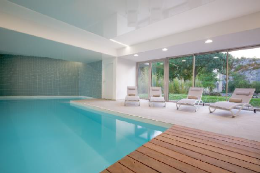 L'hôtel dispose d'un espace bien-être avec une piscine intérieure, un sauna et un centre de fitness - Photo : Best Western