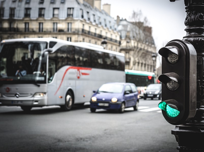 La Mairie de Paris  a décidé dans un souci d’écologie politicienne, d'interdire dès 2020, l’accès à la capitale de ces autocars remplis de touristes - Photo : BlackMac - Fotolia.com