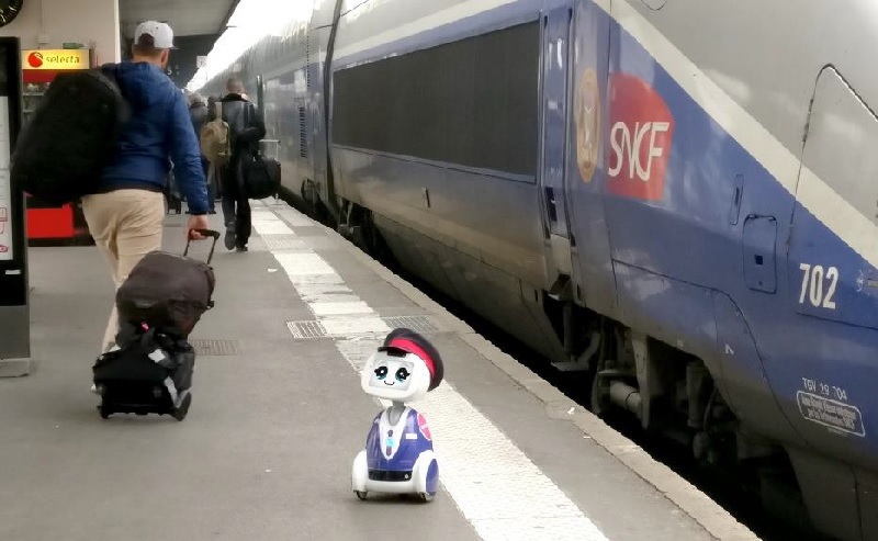 Buddy, imaginé par la start-up française Blue Frog, permettra notamment de faciliter la réservation des billets de train - DR : SNCF