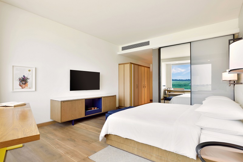DR : Hyatt Hotels