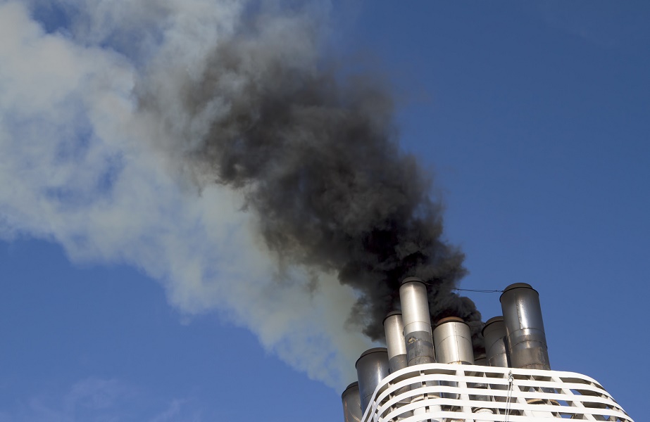 Les scrubbers peuvent réduire la pollution des navires de croisières à quai en absorbant leurs émissions de CO2 - Photo : scphoto48-Fotolia.com