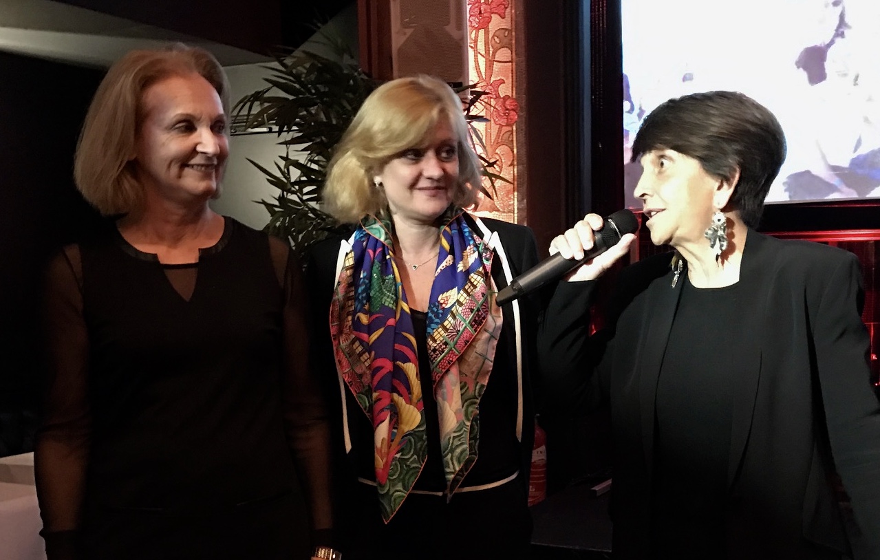 Adriana Minchella, à droite, en compagnie d'Isabelle Cordier et  France Line Michon (FRAM), lors de la présentation des voeux 2017 à Paris - DR : JDL