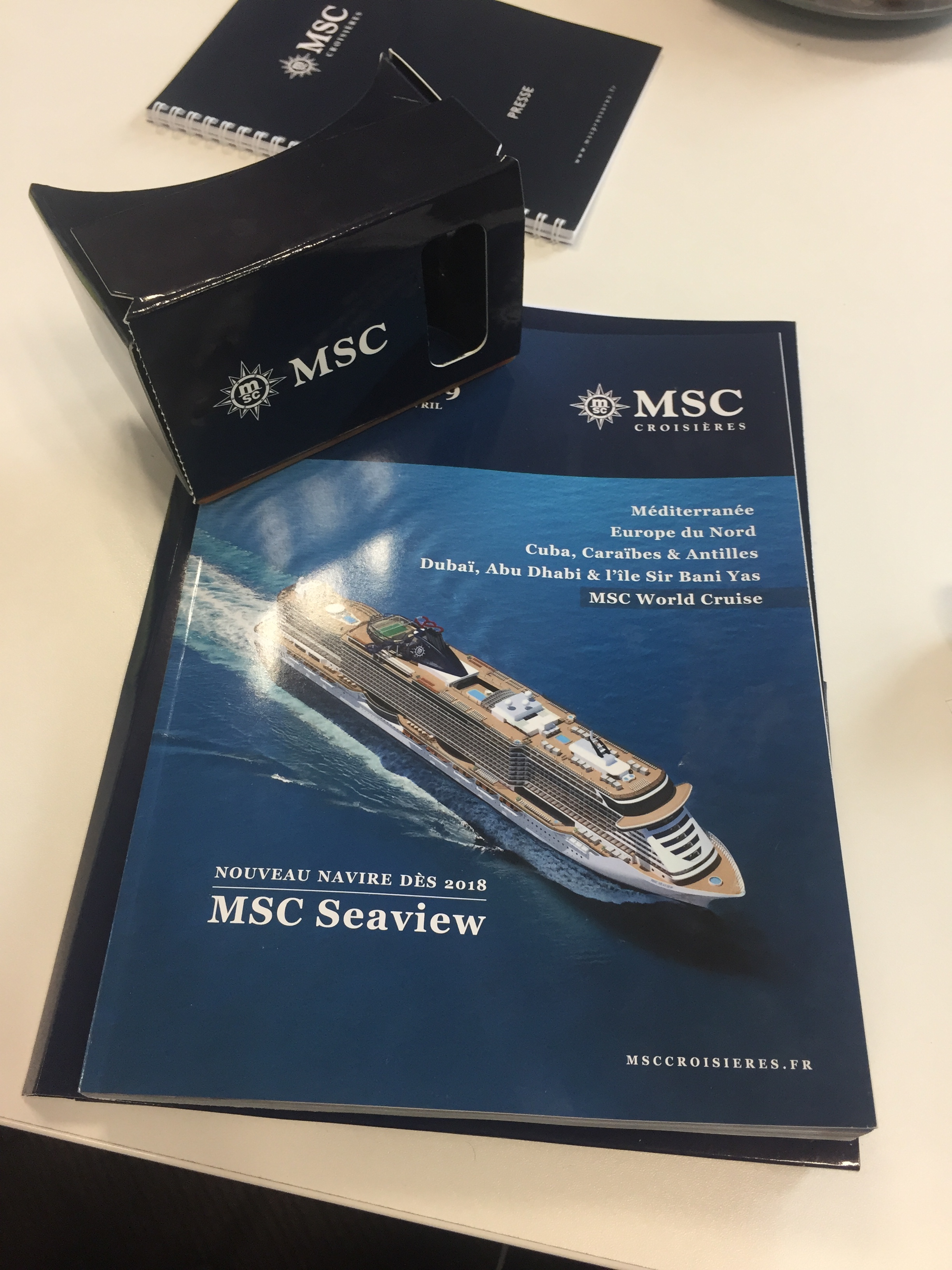 Grâce à une application mobile, couplée  à une visionneuse, il est désormais possible de visiter les bateaux en réalité virtuelle - DR : P.G. Grâce à une application mobile, couplée  à une visionneuse, il est désormais possible de visiter les bateaux en réalité virtuelle - DR : P.G.