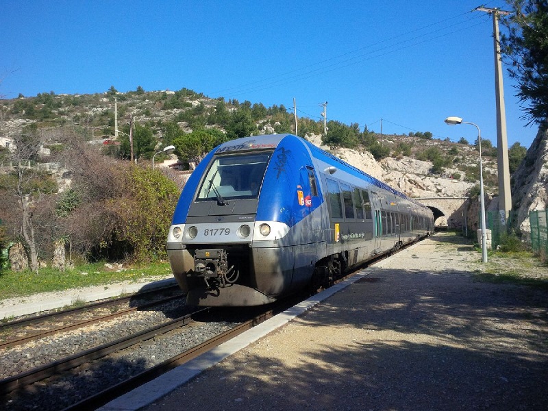 Le Train Bleu emmène ses passager sur un itinéraire artistique et culturel de Marseille à Istres. @ Aurélie Resch