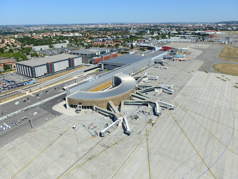 Les aéroports français, ici Toulouse-Blagnac, enregistrent 3,1% de croissance du trafic national passagers par rapport à 2015, selon l'UAF © DR UAF