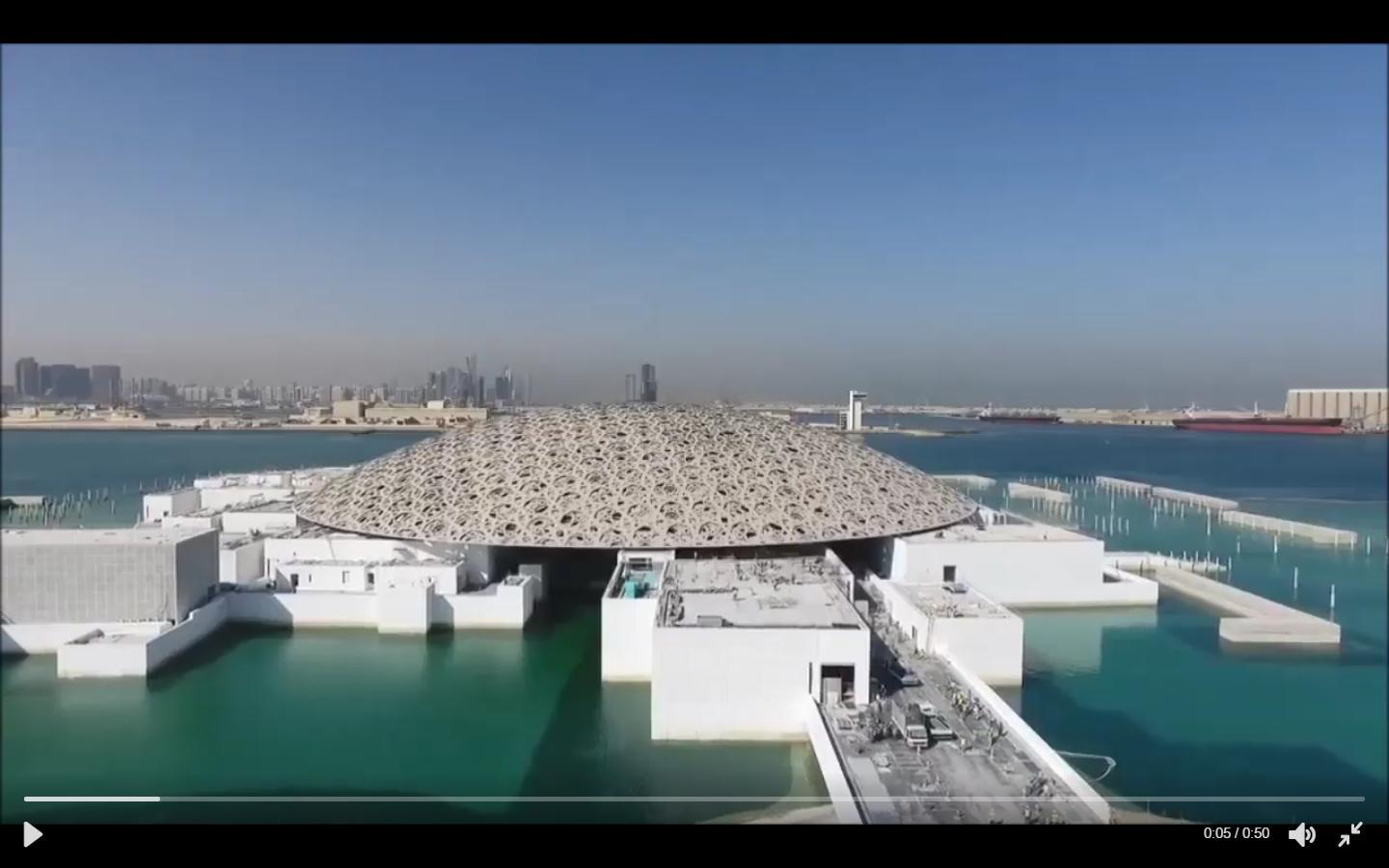 Comme posé sur l'eau, le très attendu Louvre Abu Dhabi, conçu et réalisé par Jean Nouvel. Son ouverture, plusieurs fois repoussée, est confirmée pour 2017. La date n'est pas encore arrêtée - Photo : TCA
