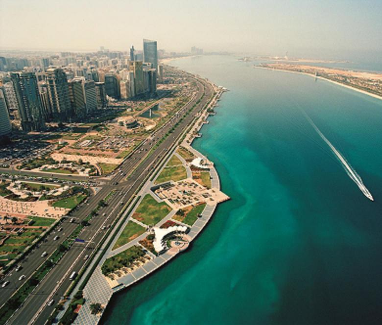 Entre mer et désert, Abu Dhabi City et sa fameuse corniche - Photo : TCA