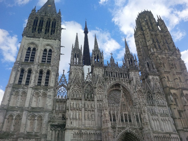 La cathédrale de Rouen est l'un des nombreux lieux emblématiques de Rouen qui se prépare à une saison estivale 2017 animée. DR: Aurélie Resch