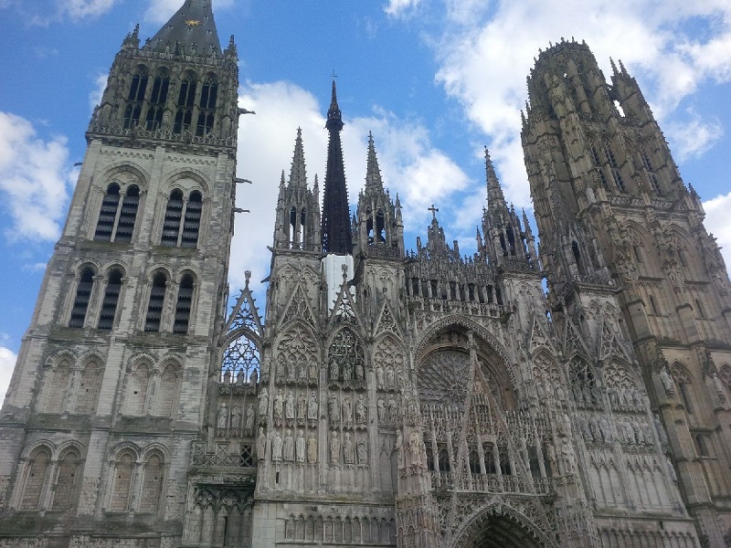 La cathédrale de Rouen est l'un des nombreux lieux emblématiques de Rouen qui se prépare à une saison estivale 2017 animée. DR: Aurélie Resch La cathédrale de Rouen est l'un des nombreux lieux emblématiques de Rouen qui se prépare à une saison estivale 2017 animée. DR: Aurélie Resch