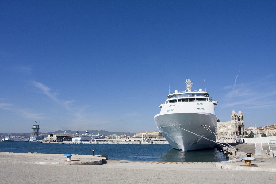 Le port de Marseille va recevoir plusieurs escales de navires de croisières de luxe en 2017 - Photo : RomainQuéré-Fotolia.com