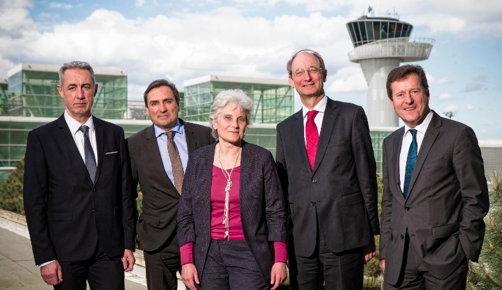 De gauche à droite : Thierry Couloumiès, Stéphane Teulé-Gay, Geneviève Chaux Debry, Pascal Personne et Jean-Luc Poiroux - Photo Aéroport de Bordeaux